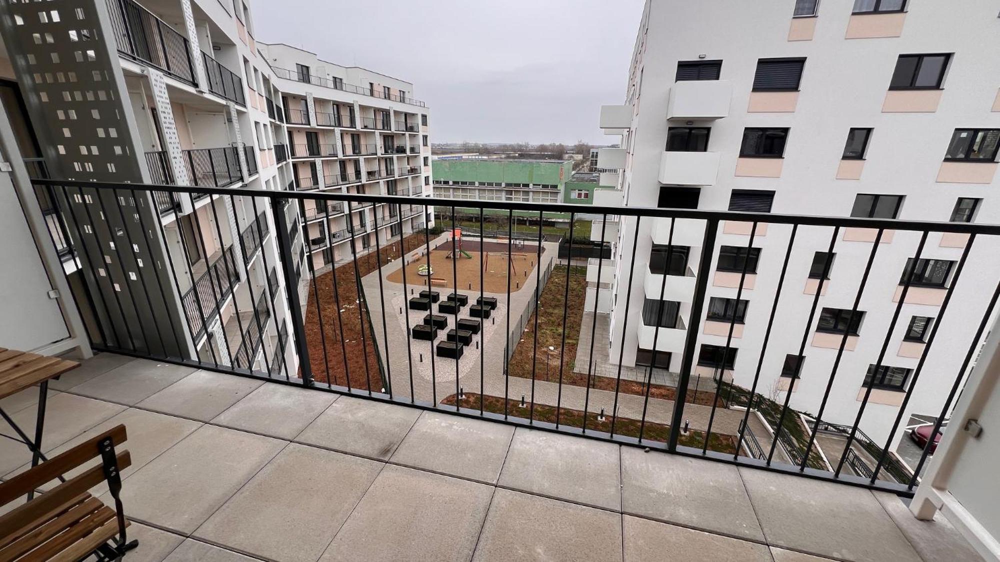 1 With Terrace, New Building 55