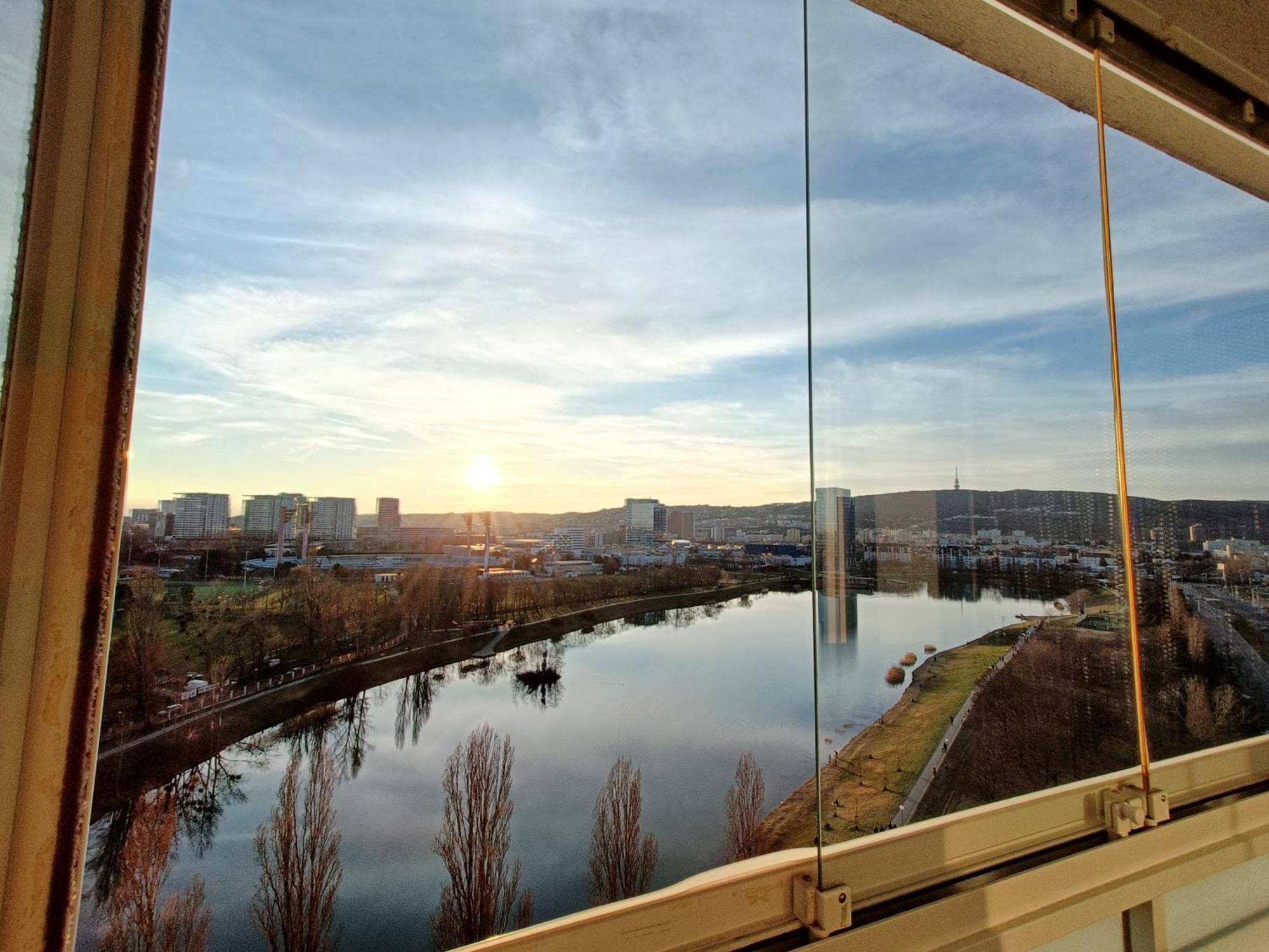 Sag 12th Floor Koloseo View Free Parking Apartment Bratislava