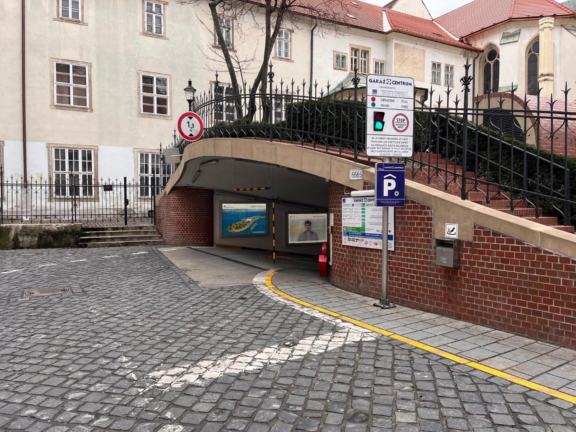Revon Art-deco Laurinska Bratislava