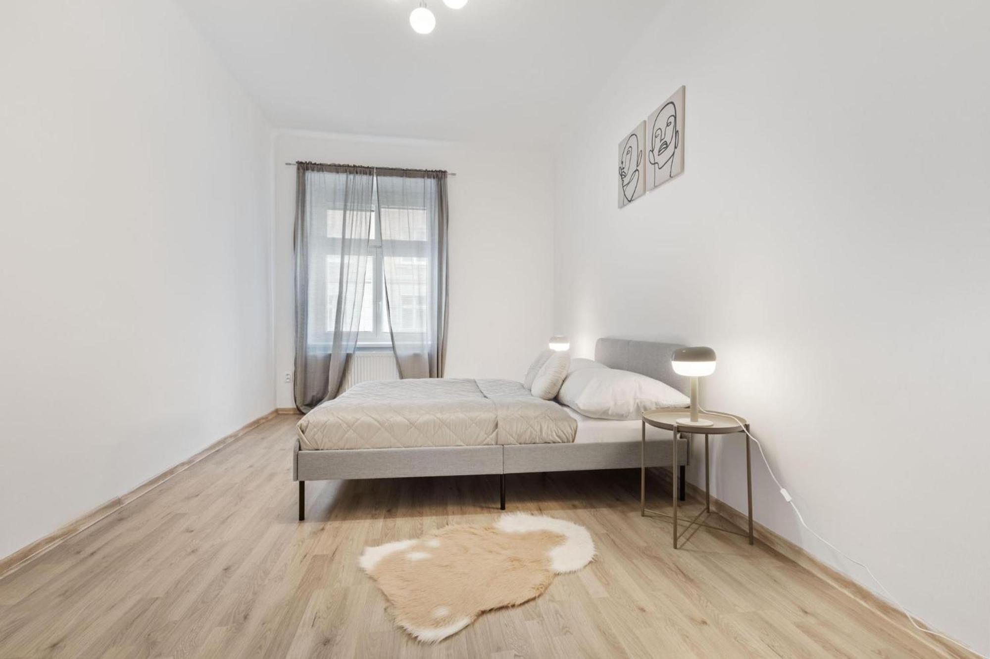 Center - Modern & Stylish *