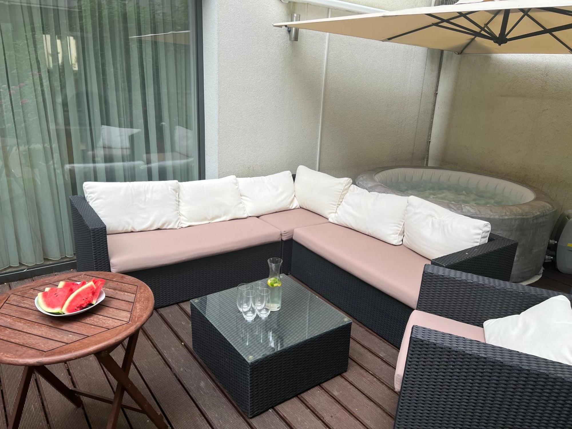 Forest Park Garden Apartment *