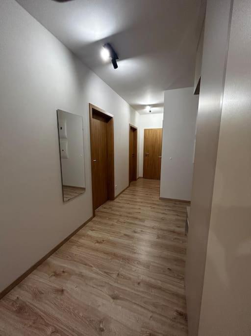 New 2 Bedroom By The Airport - Free Parking Apartment Bratislava