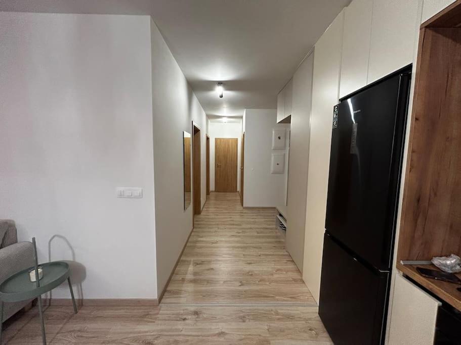 New 2 Bedroom By The Airport - Free Parking *