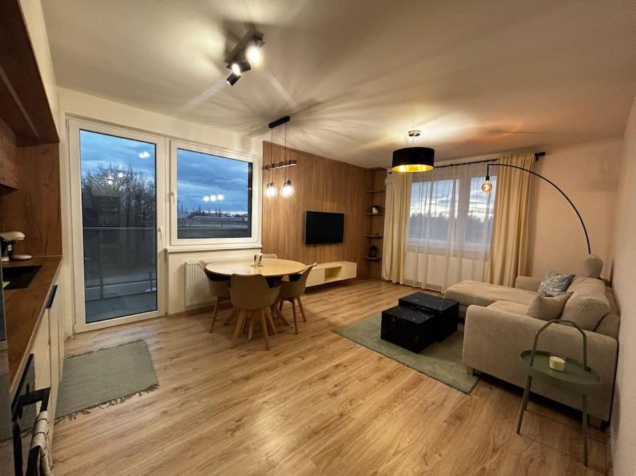 Apartment New 2 Bedroom By The Airport - Free Parking Bratislava
