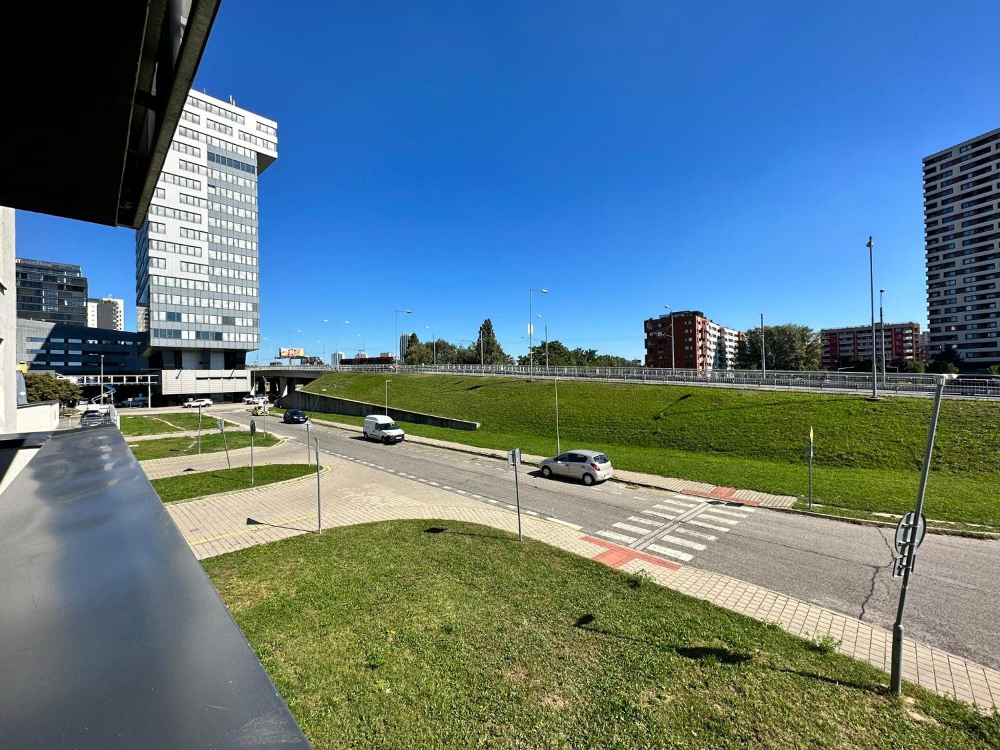 Novozariadeny Pri Starom Moste Bratislava