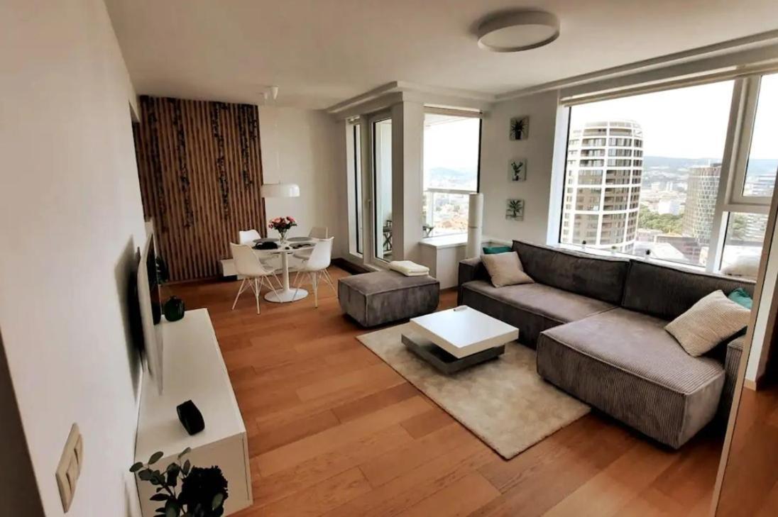 View From 27th Floor, Free Parking, Keyless Apartment *