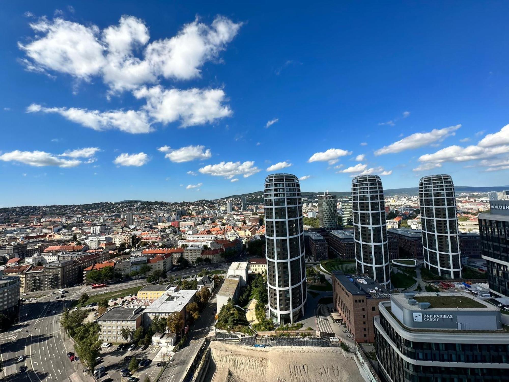 Apartment View From 27th Floor, Free Parking, Keyless Bratislava
