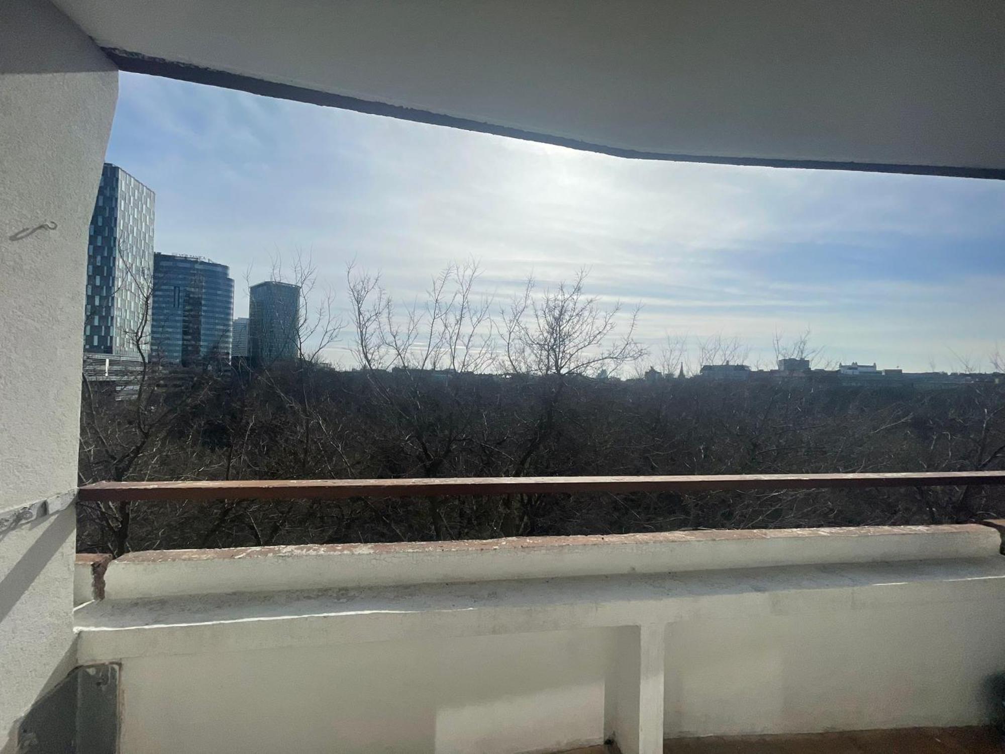 Park View Center Location With Balcony *