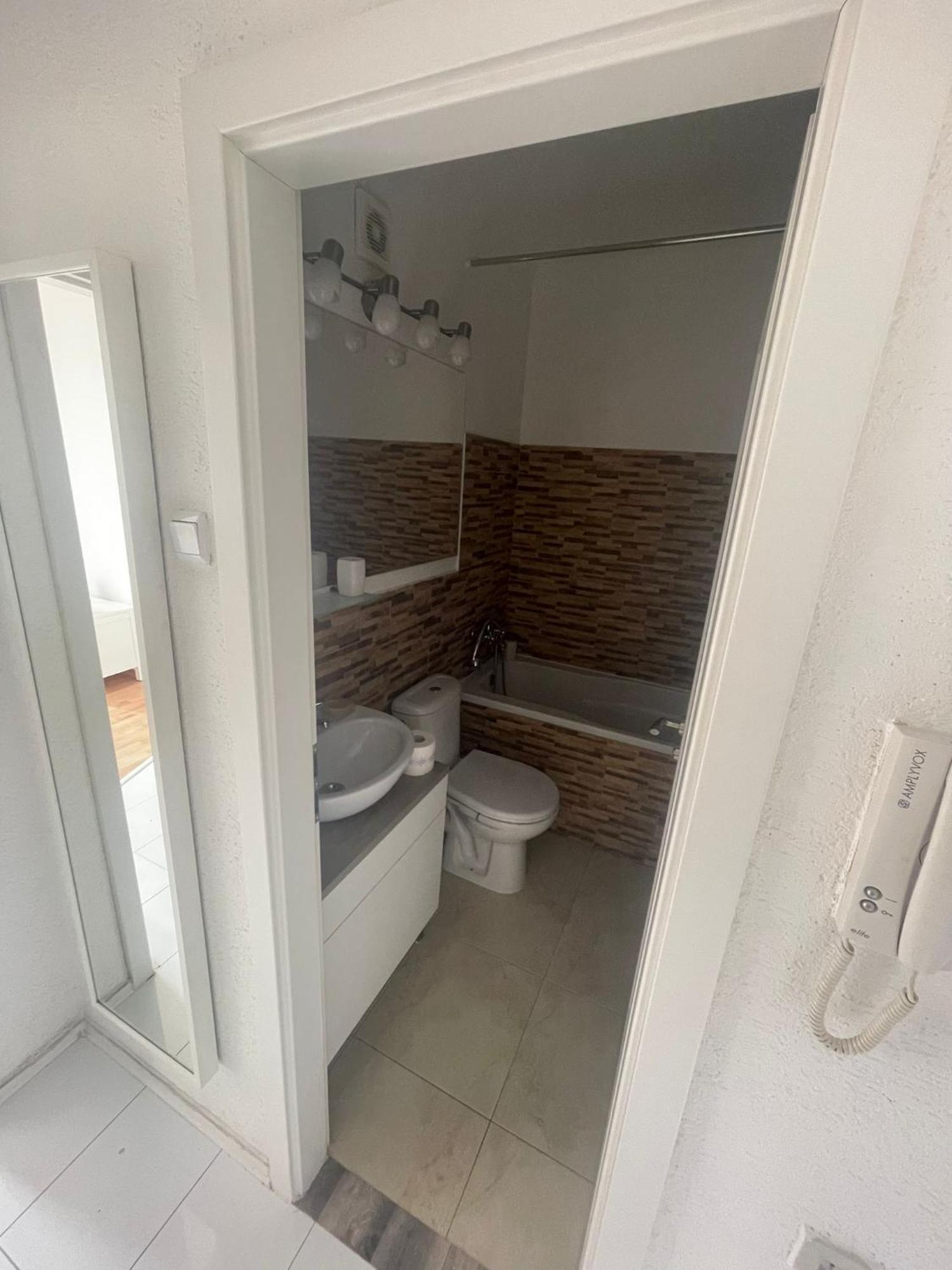 Park View Center Location With Balcony Apartment *
