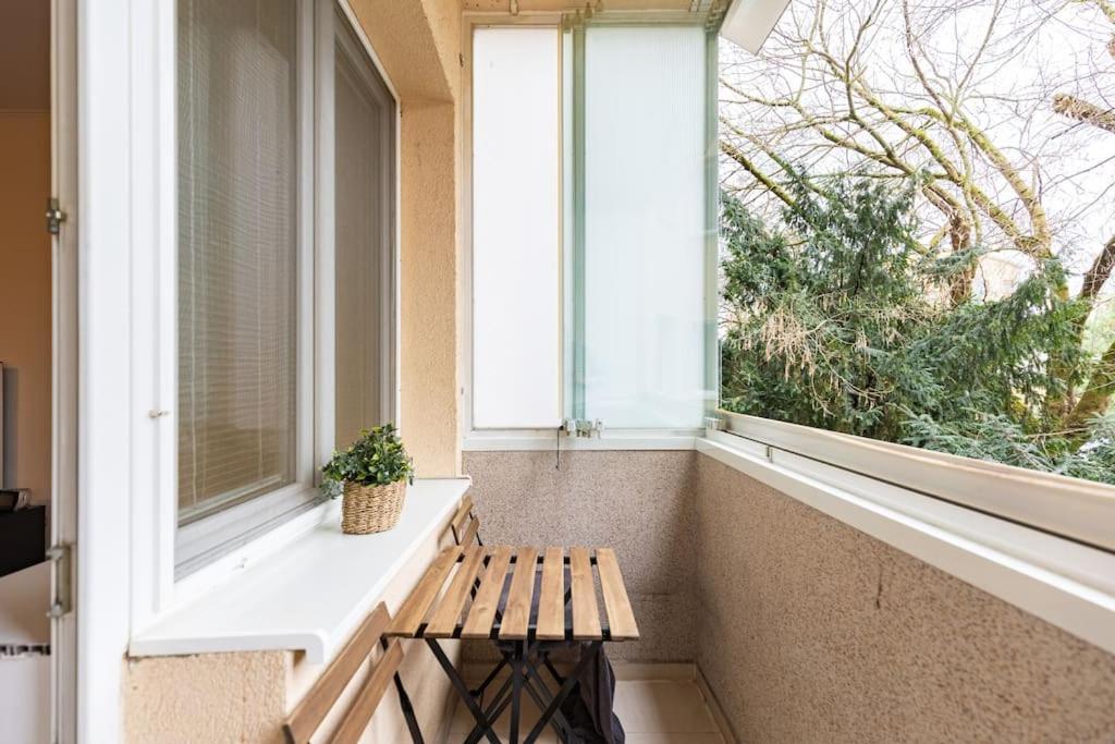 Urban Haven: Blissful Living In Apartment *