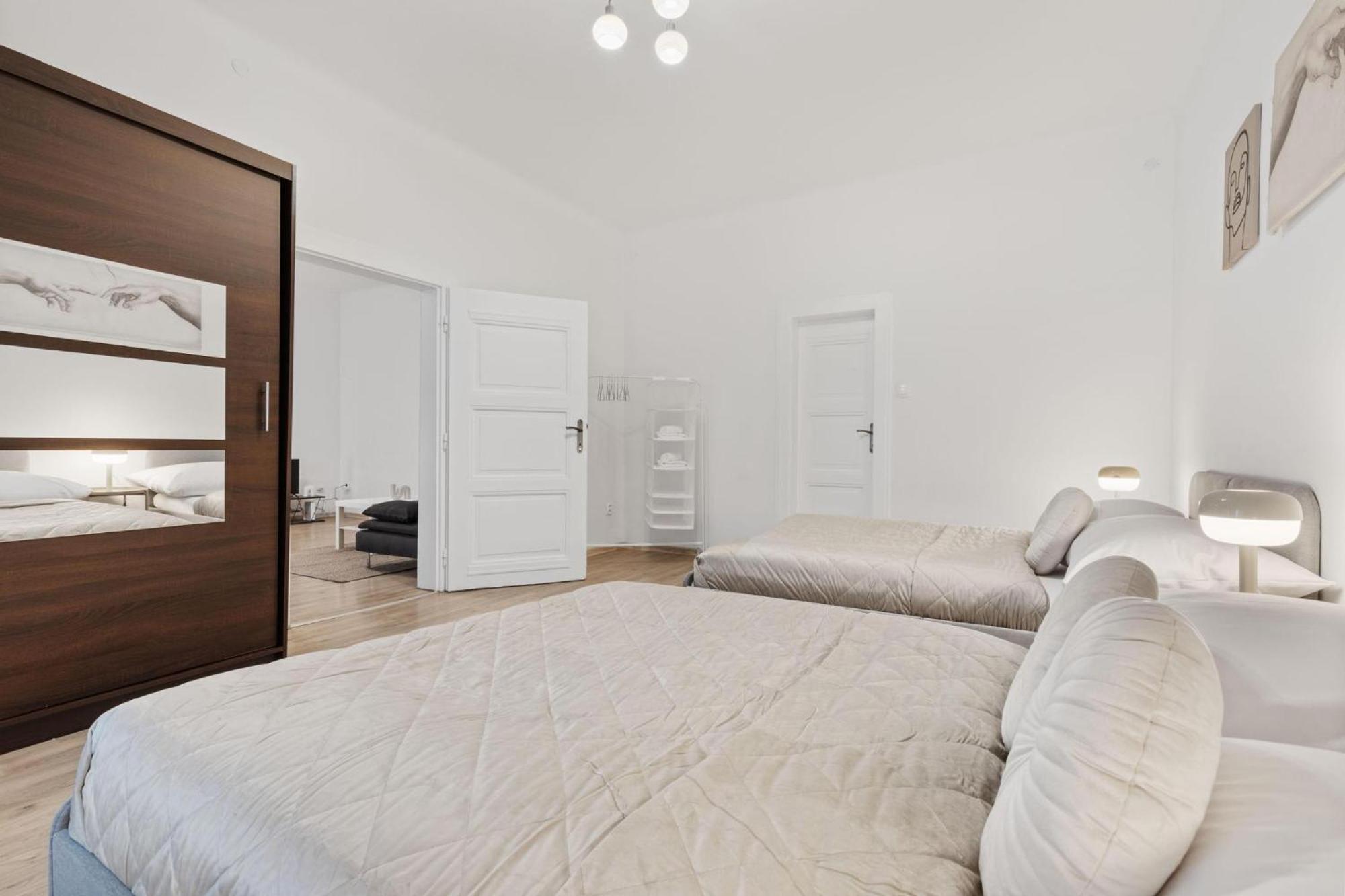 Center - Modern & Stylish *