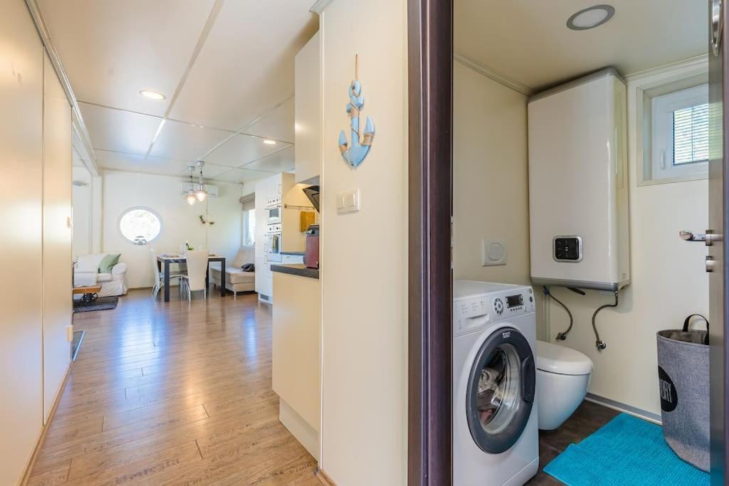 Ocarujuci Houseboat Na Dunaji Holiday home