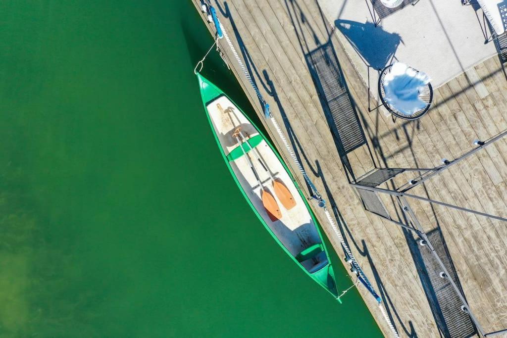 Ocarujuci Houseboat Na Dunaji