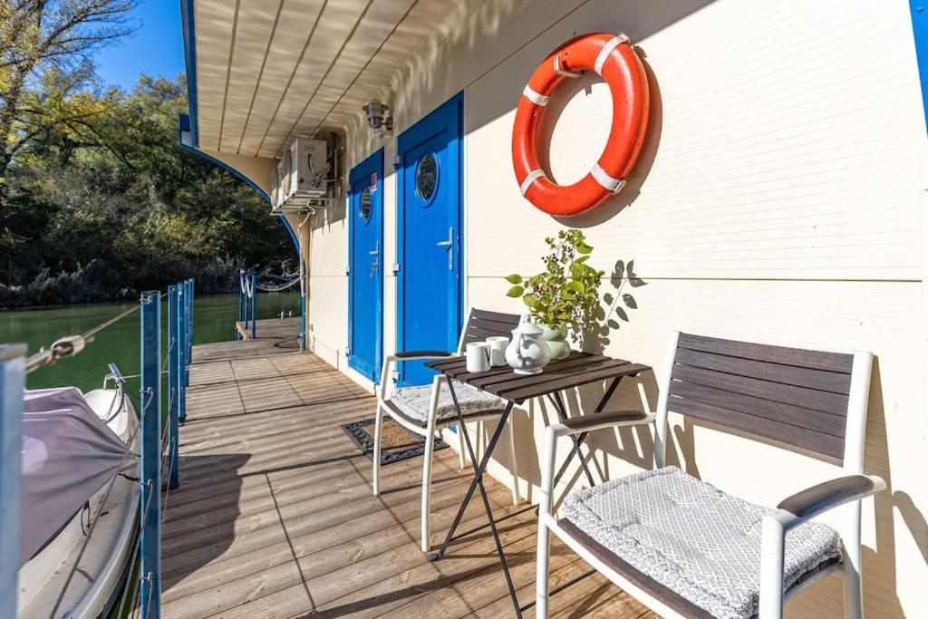 Ocarujuci Houseboat Na Dunaji Holiday home *