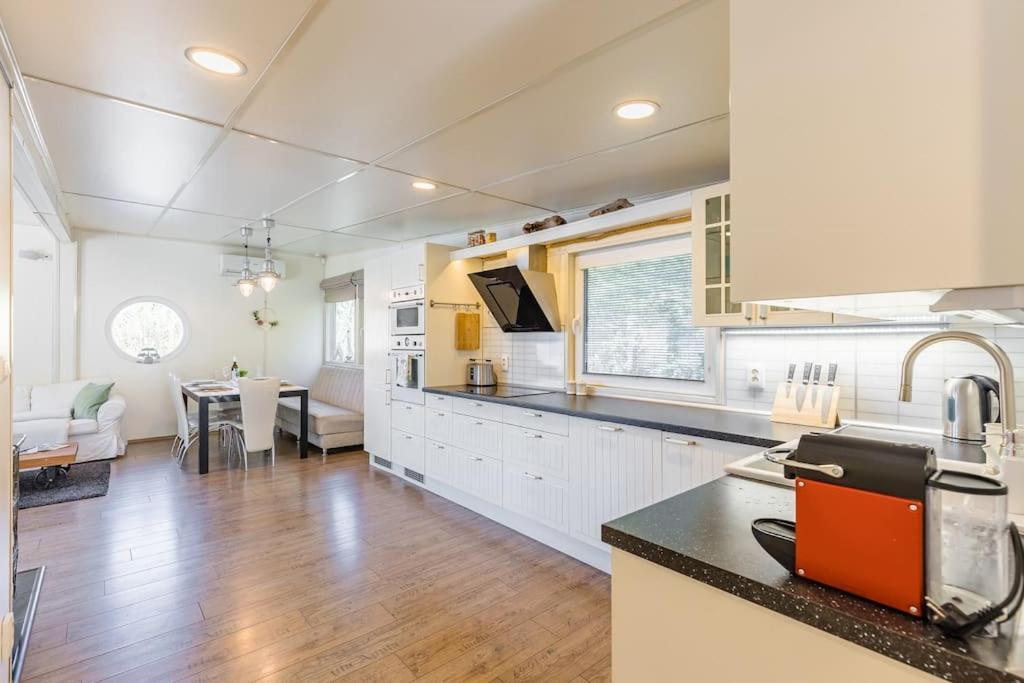 Ocarujuci Houseboat Na Dunaji *