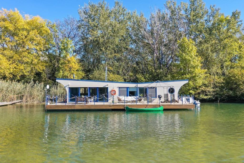 Ocarujuci Houseboat Na Dunaji * Bratislava