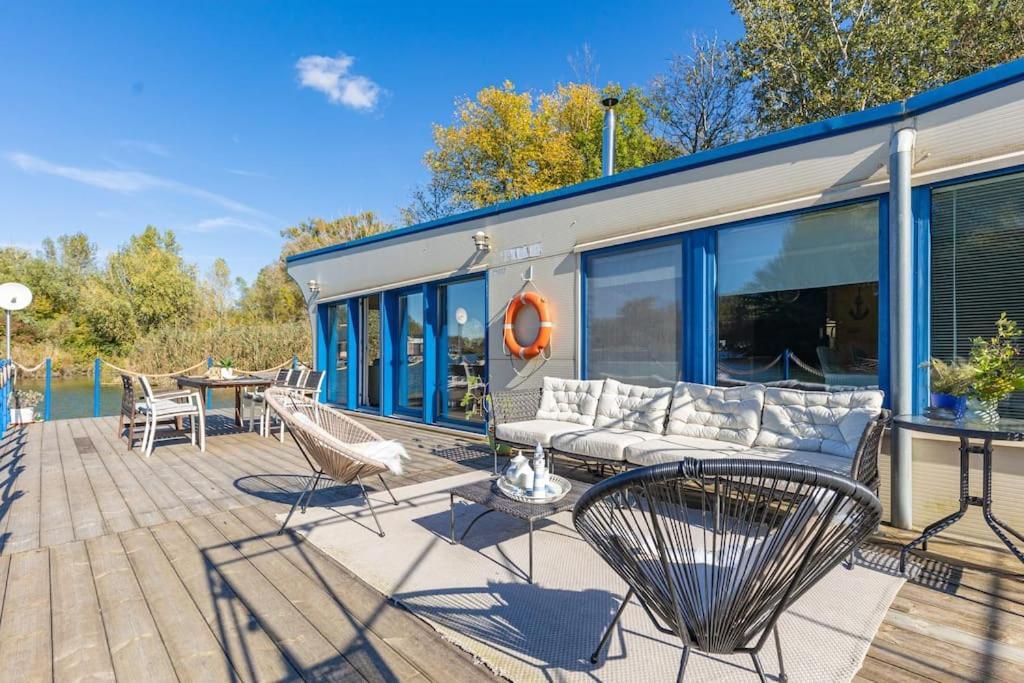 Ocarujuci Houseboat Na Dunaji Holiday home Bratislava