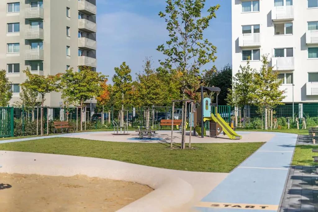 New 2 Bedroom By The Airport - Free Parking * Bratislava