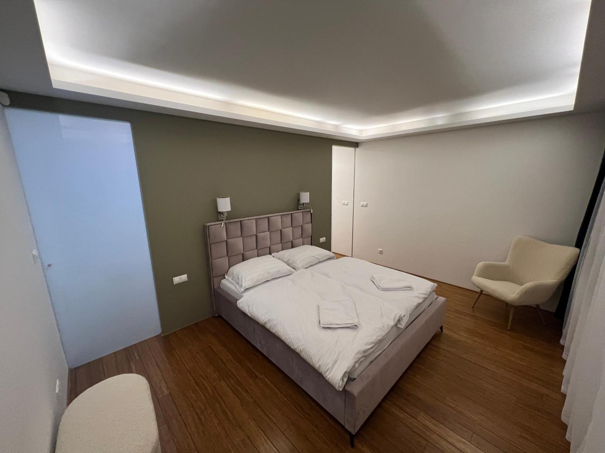 Old Town Apartment *