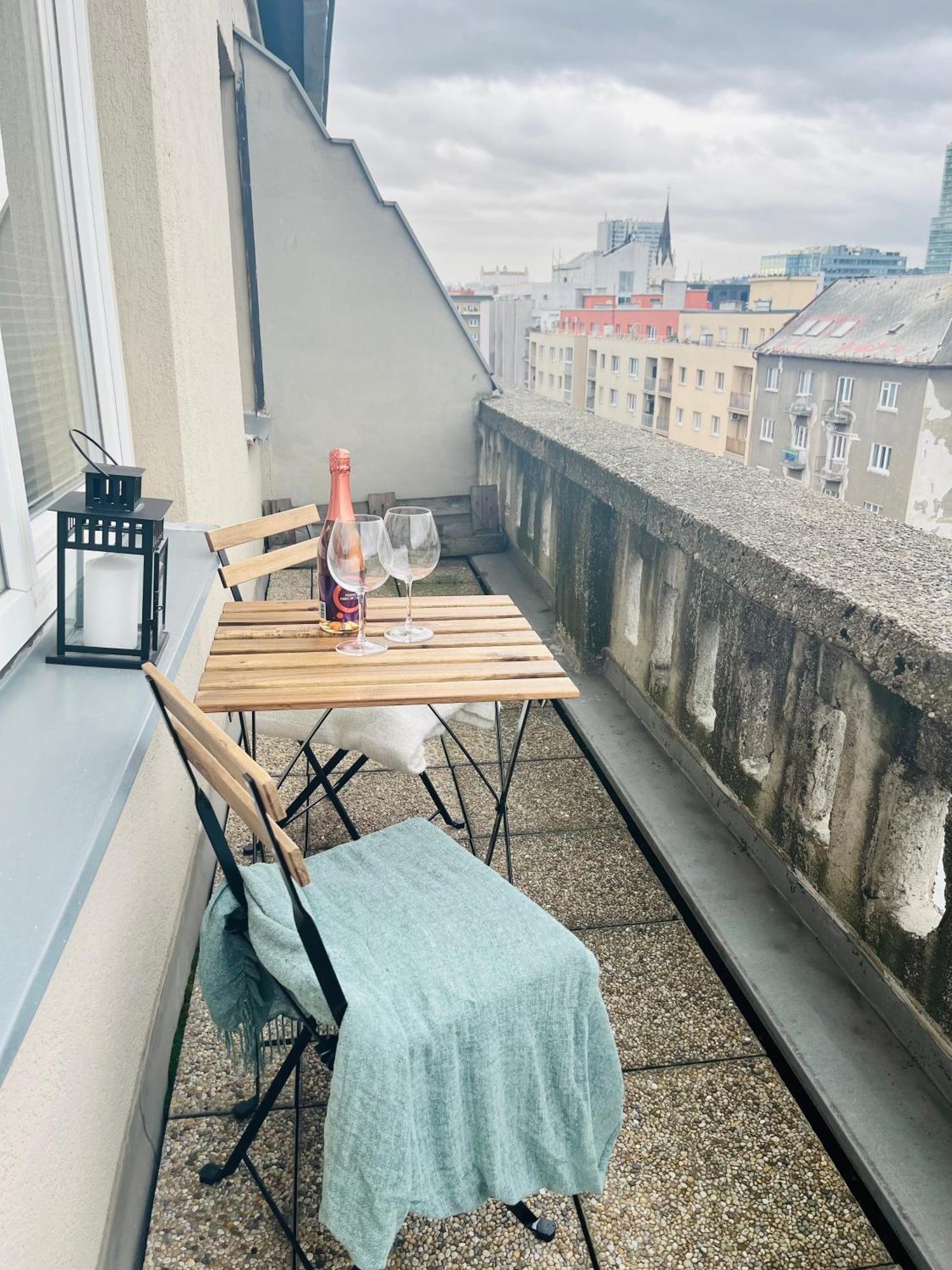 Apartment Charming Studio In The Old Town