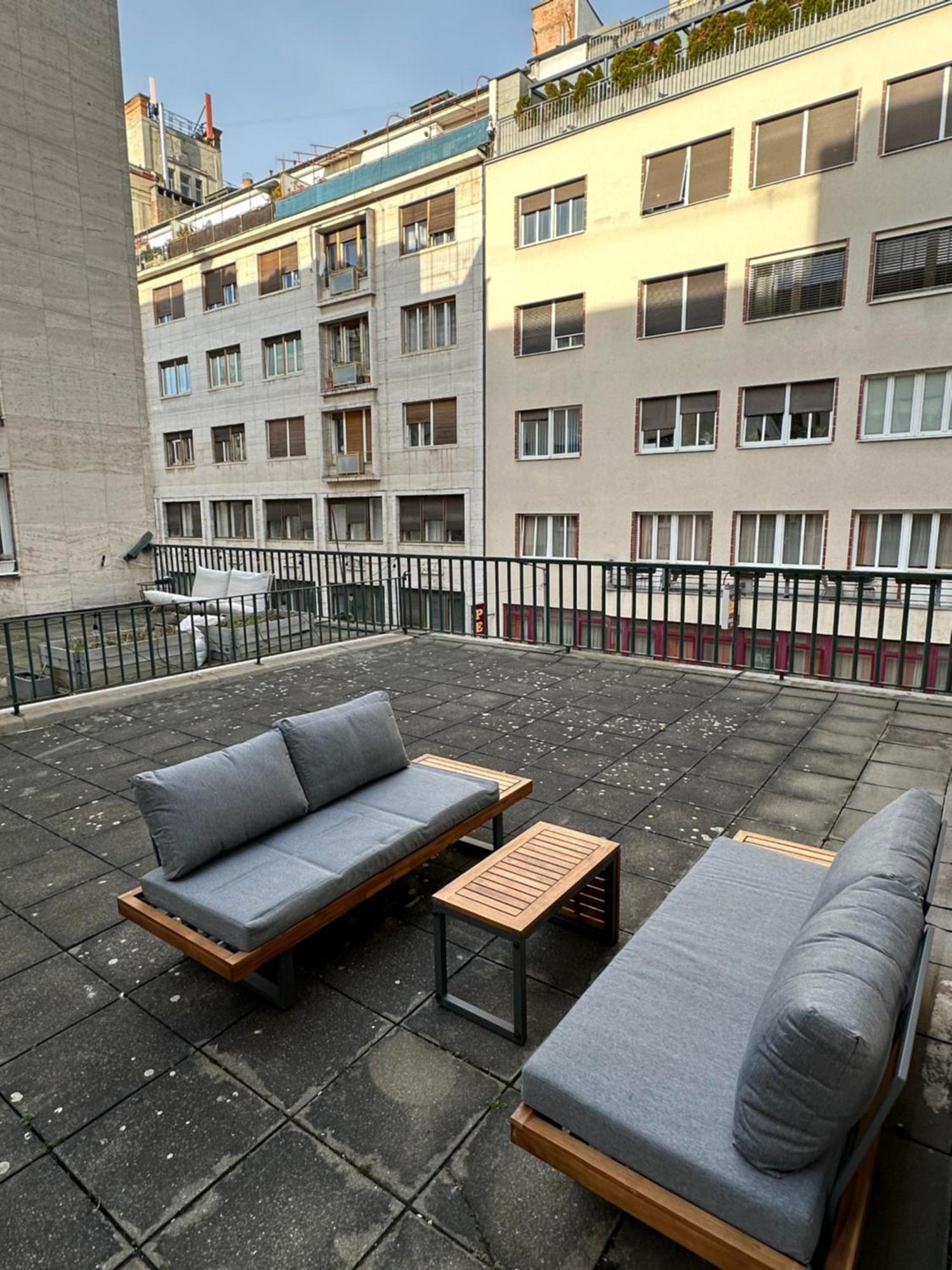 Oldtown 130m2 ,60m2 Terrace And 2 Bathrooms Căn hộ Bratislava
