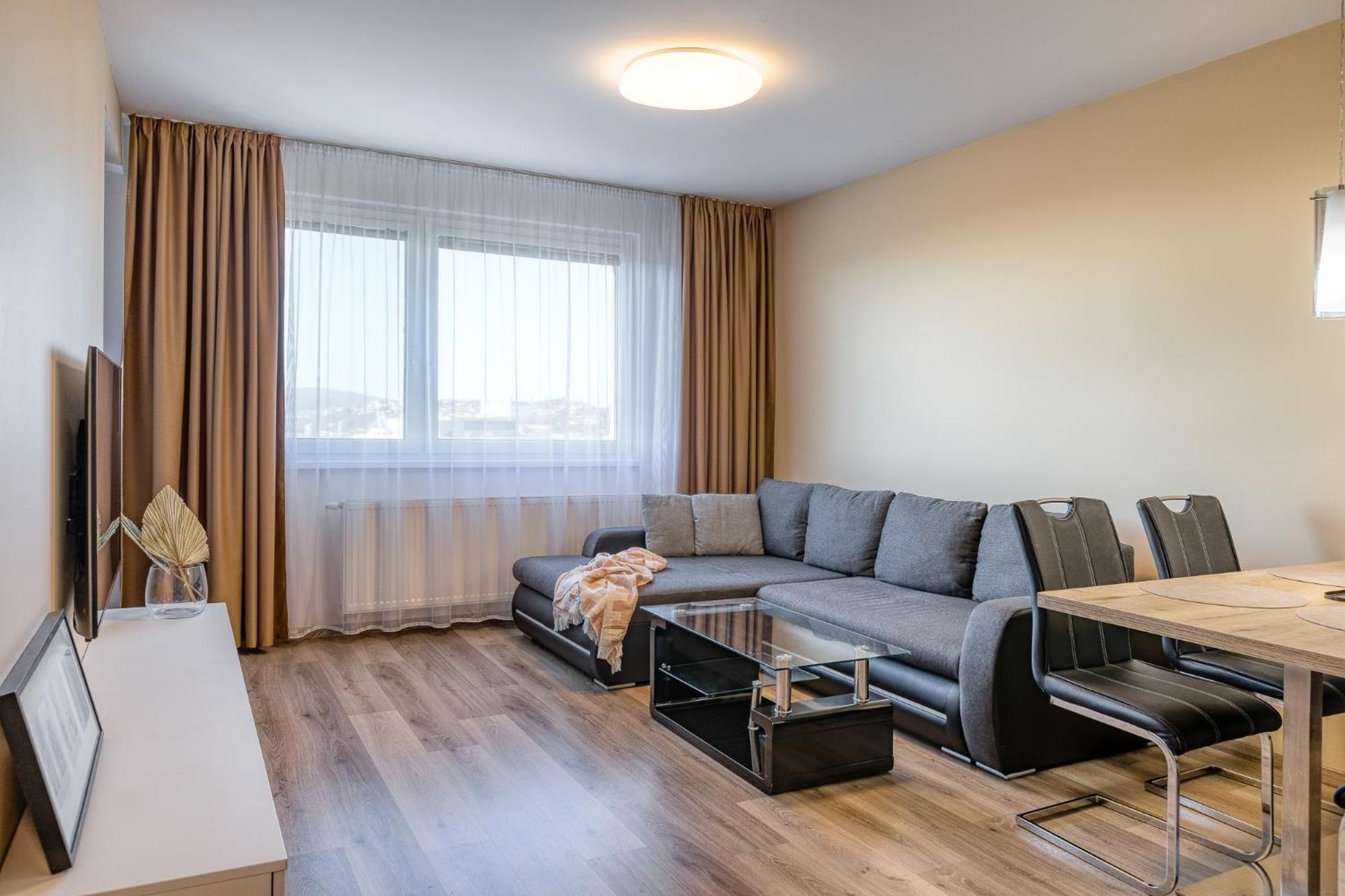 Top City View From 23rd Floor - Parking Included * Bratislava