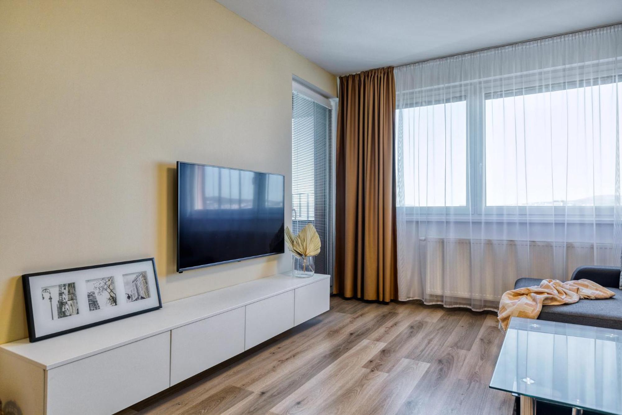 Apartment Top City View From 23rd Floor - Parking Included Bratislava