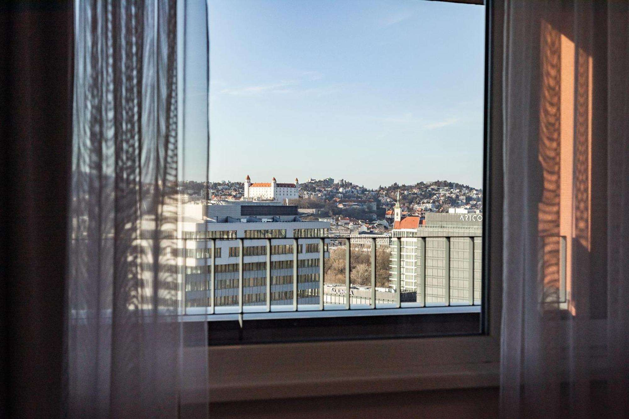 Top City View From 23rd Floor - Parking Included * Bratislava
