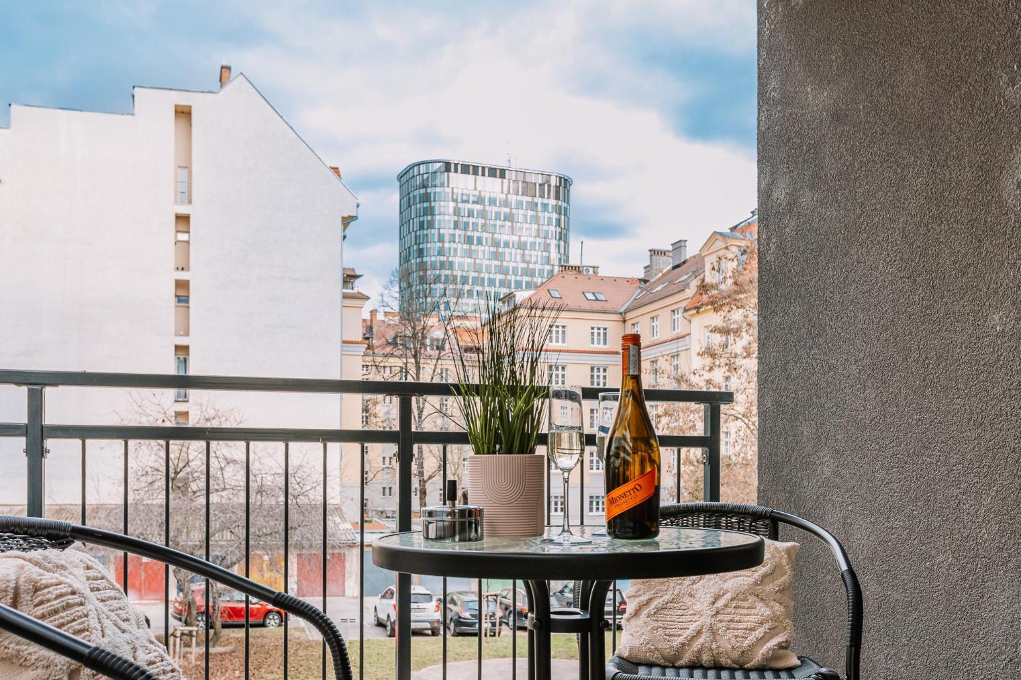 Apartamento Skau 2 Old Town Family & Business 2 Floor Free Parking Bratislava