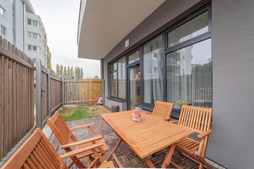 New, Sunny, Terrace, Grill, Parking! Căn hộ *