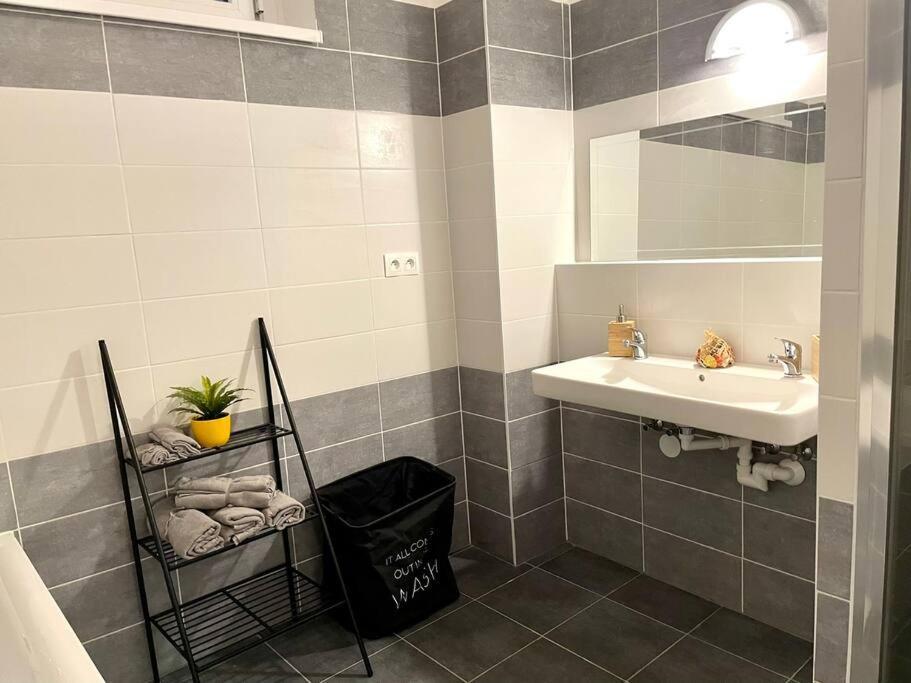 Apartment Amazing Large 2,5rooms With Terrace And Parking!