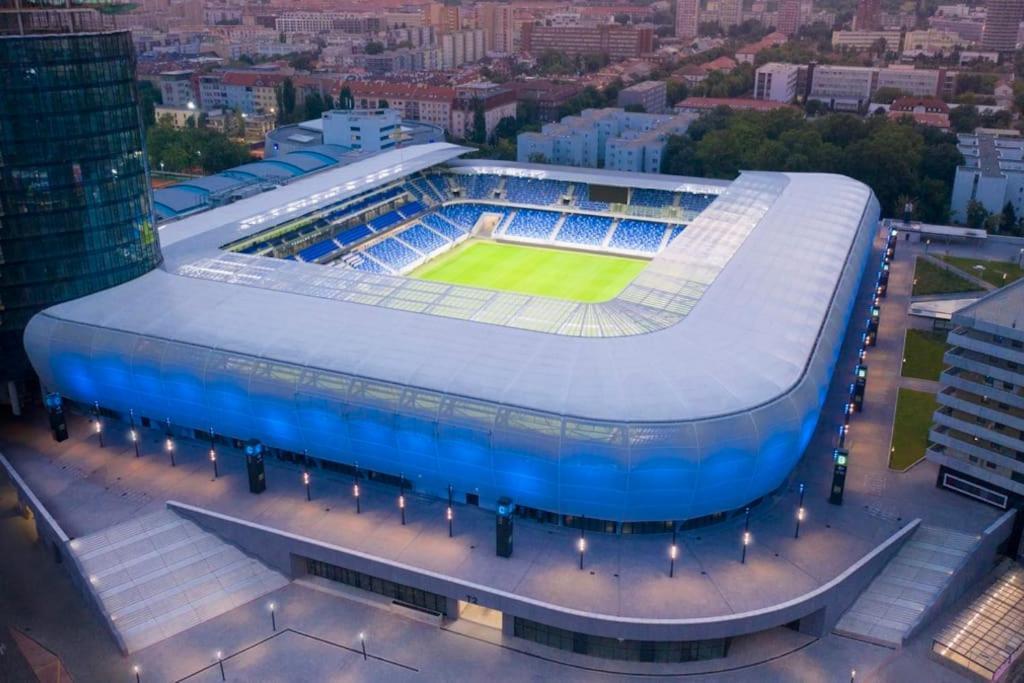 Apartment Location! National Stadiums