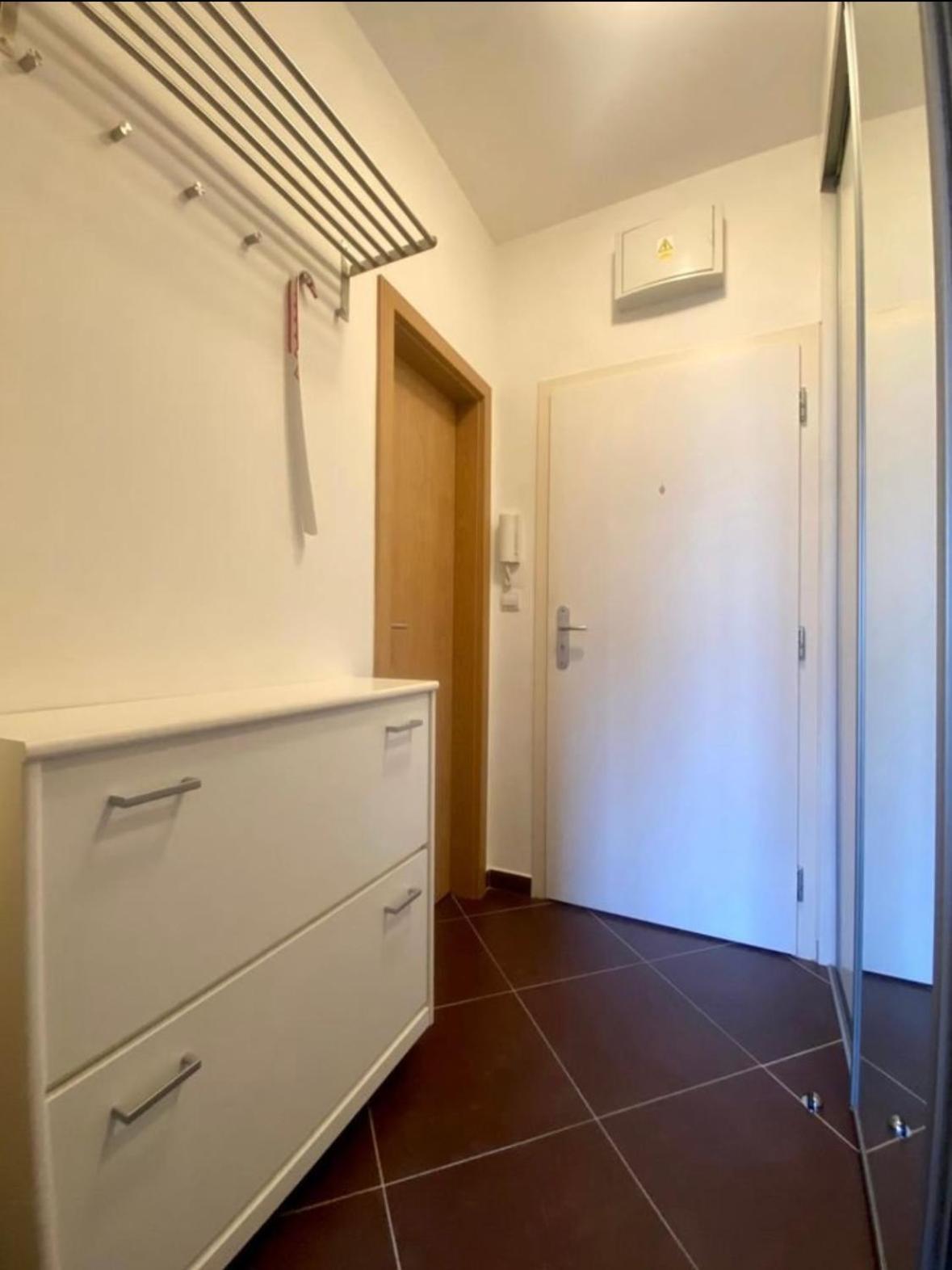 Apartment Private 1km From Center *
