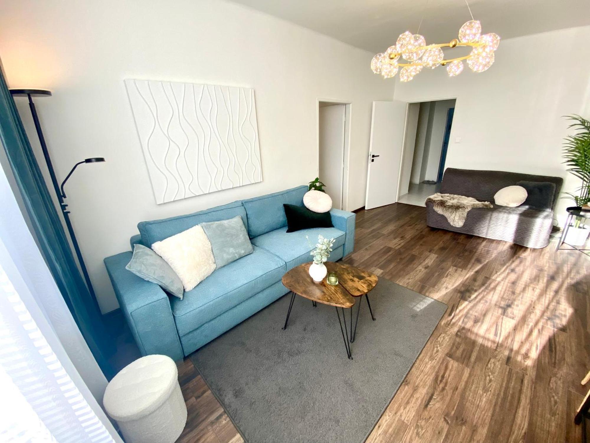 Dean - Next To Nivy Bus Station & Mall Apartment
