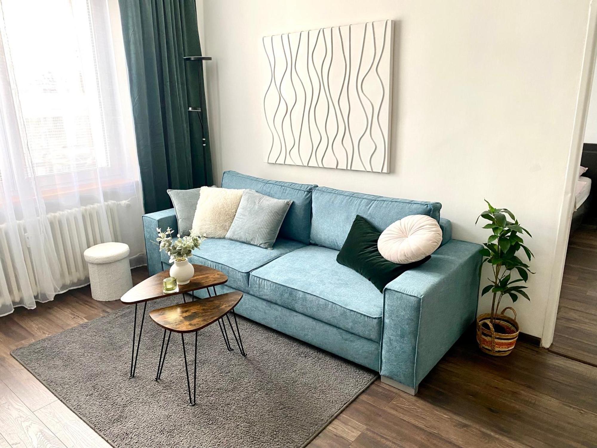 Dean - Next To Nivy Bus Station & Mall * Bratislava