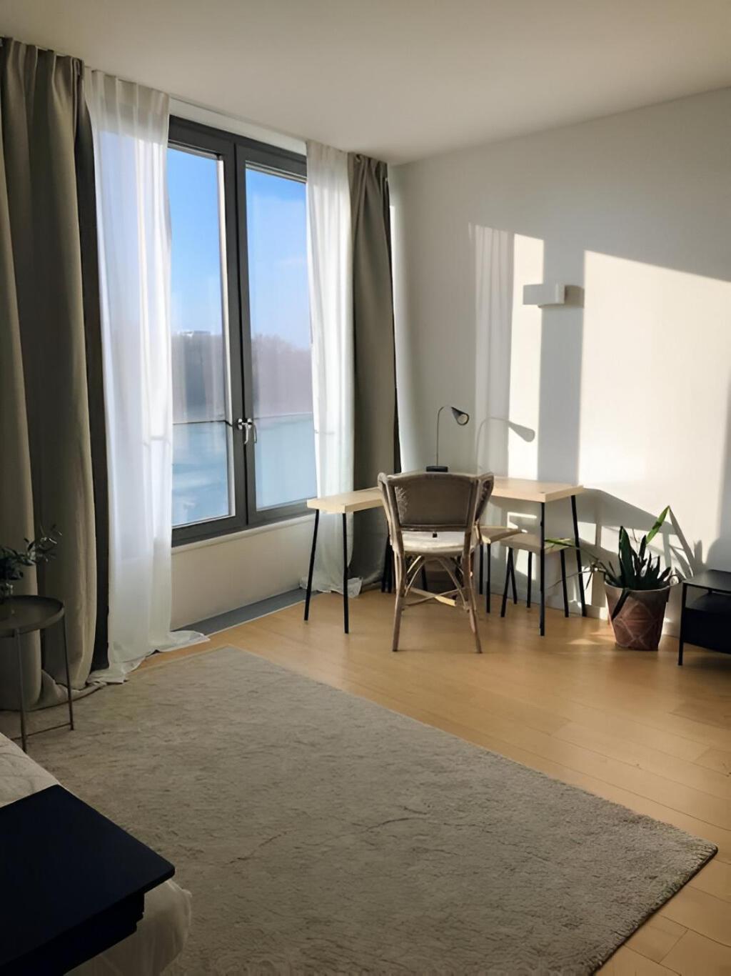 V Eurovea S Uzasnym Vyhladom Na Dunaj * Bratislava