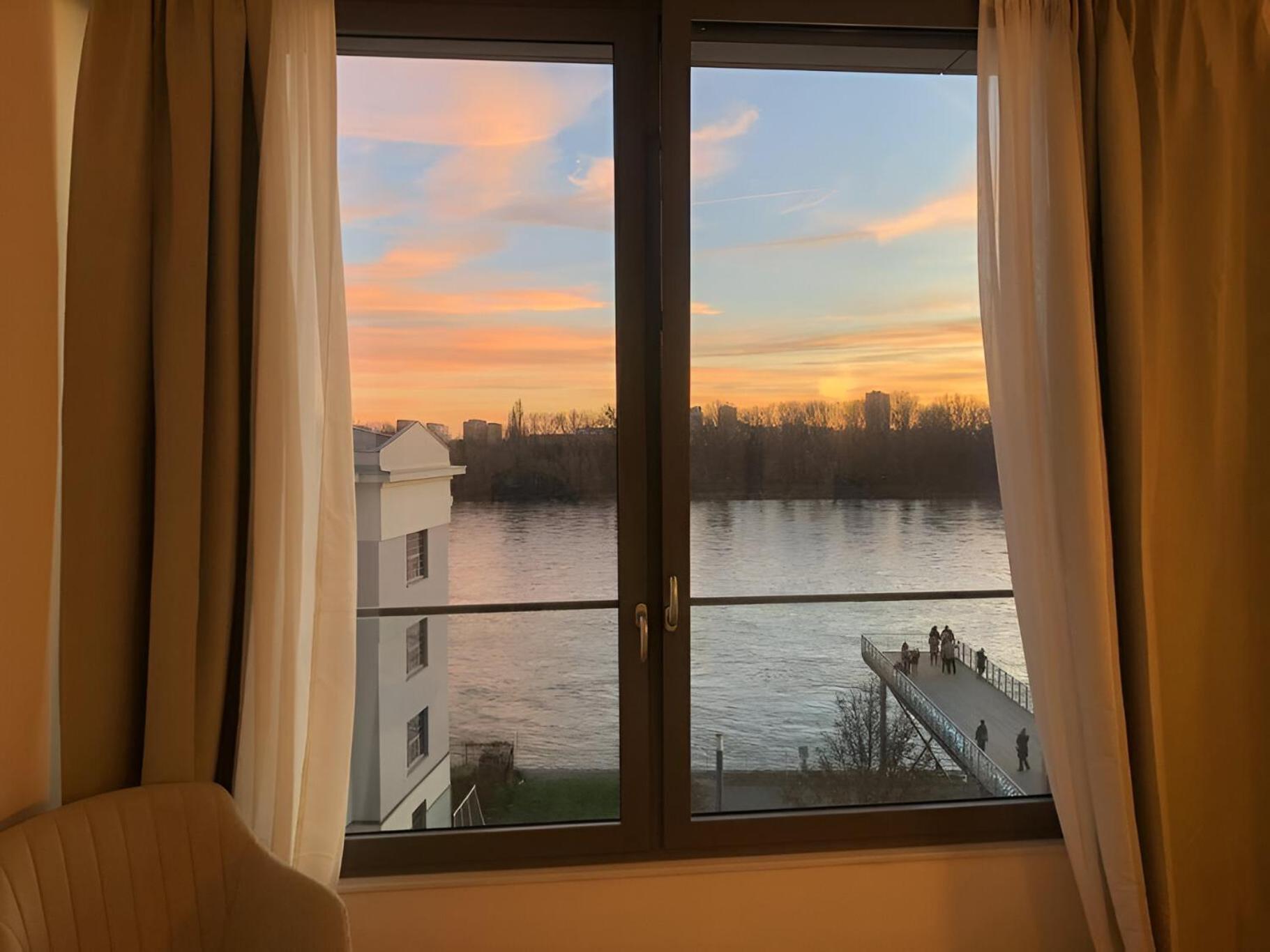 Apartment V Eurovea S Uzasnym Vyhladom Na Dunaj