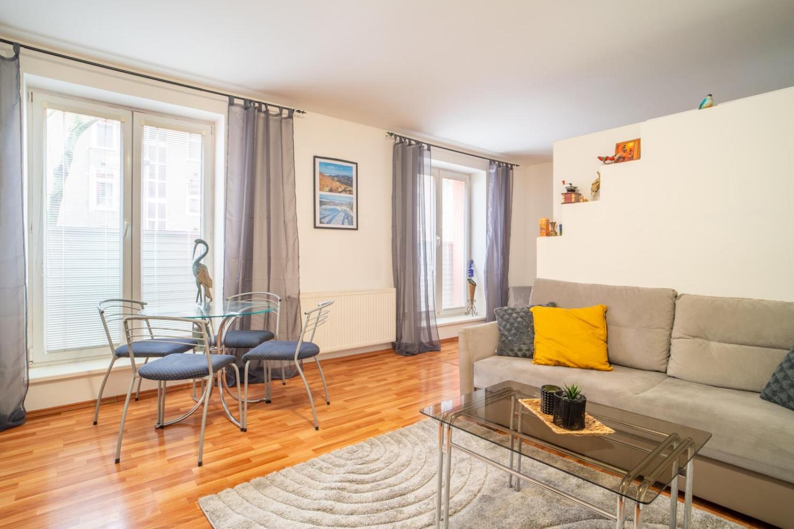 A Cozy In Downtown Apartment *