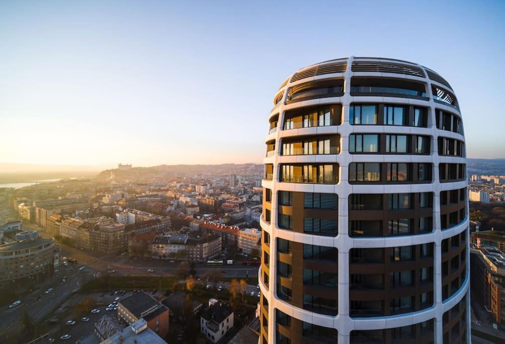 Sky-park Flat&parking Apartamento Bratislava