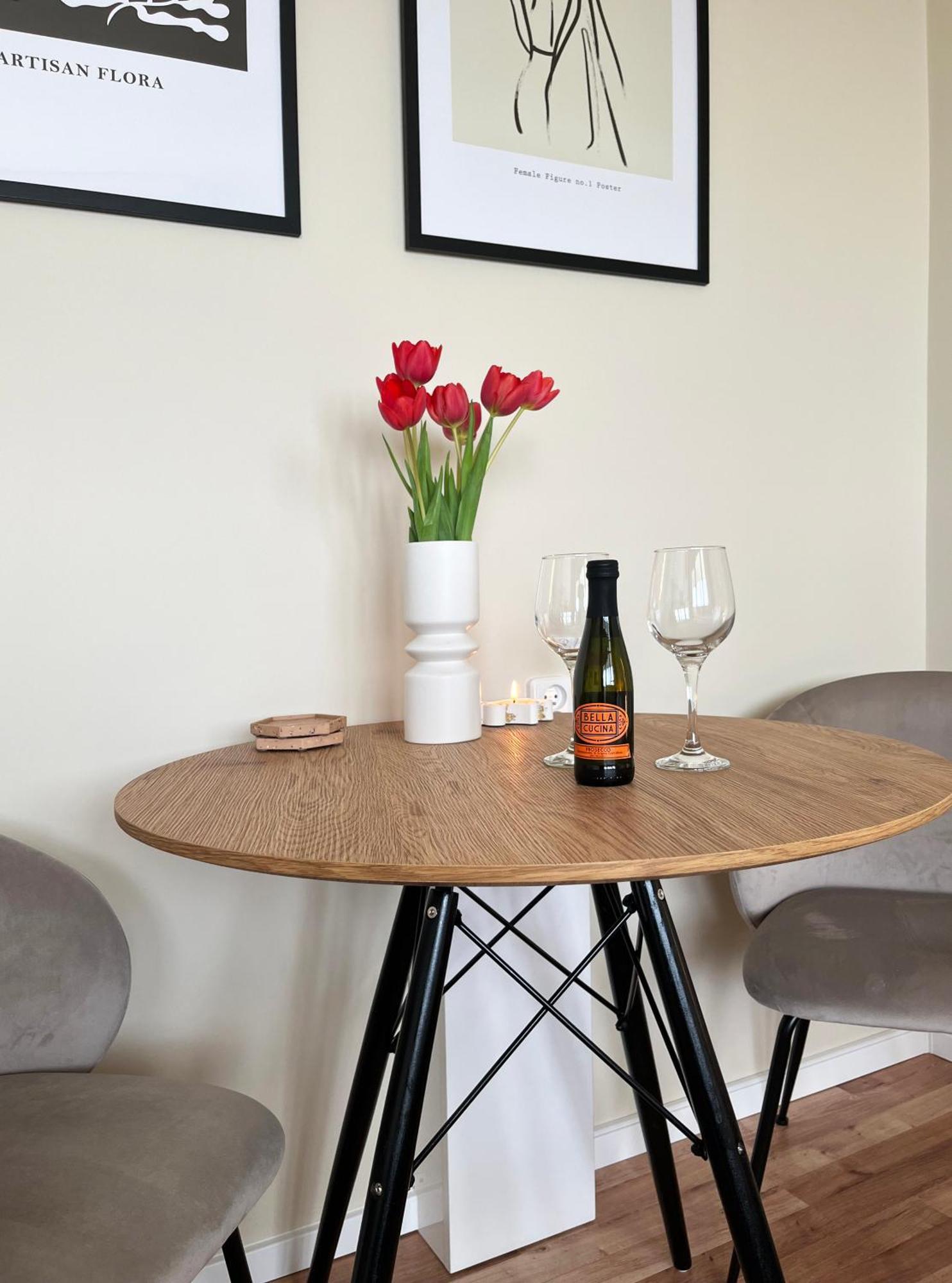 Air-conditioned Studio, Close To Centre & Tram Stop *