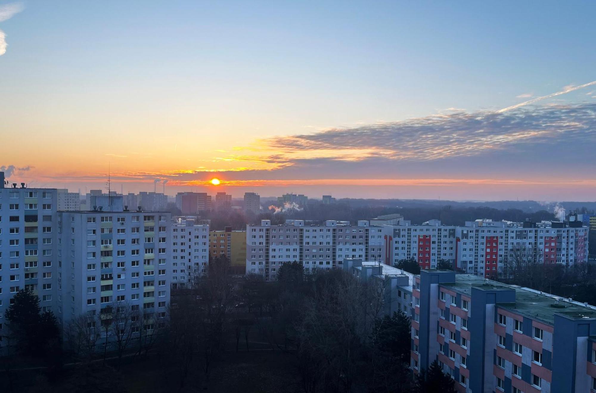 Air-conditioned Studio, Close To Centre & Tram Stop *