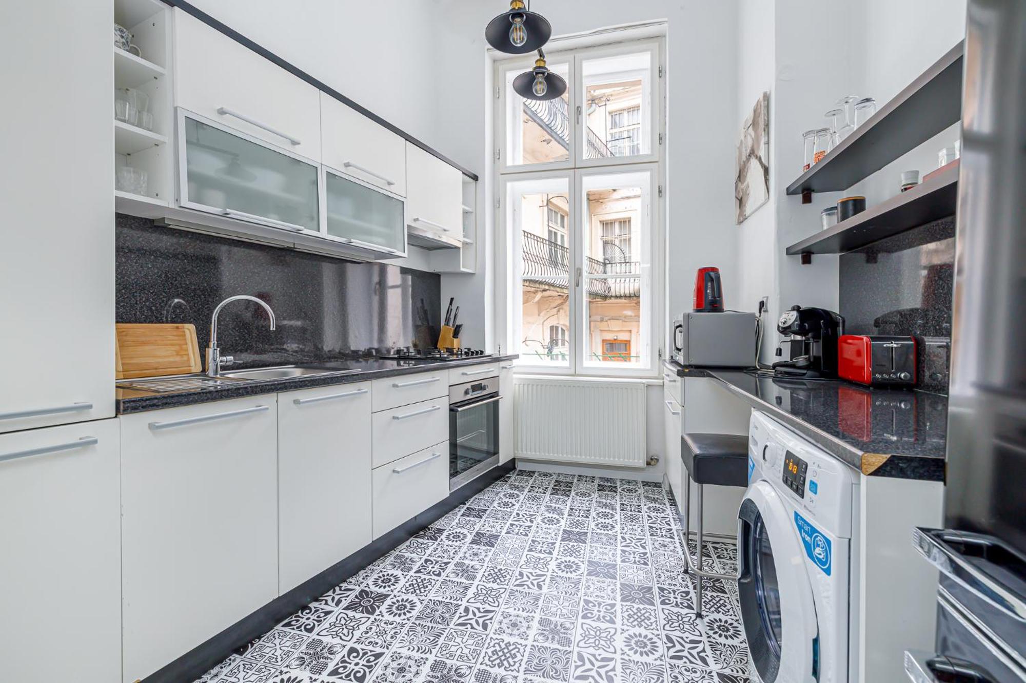 Newly Renovated In The Old Town Apartment