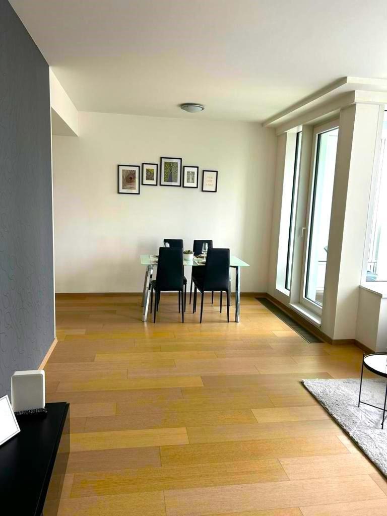 Skau Panorama Family & Business View Free Parking *