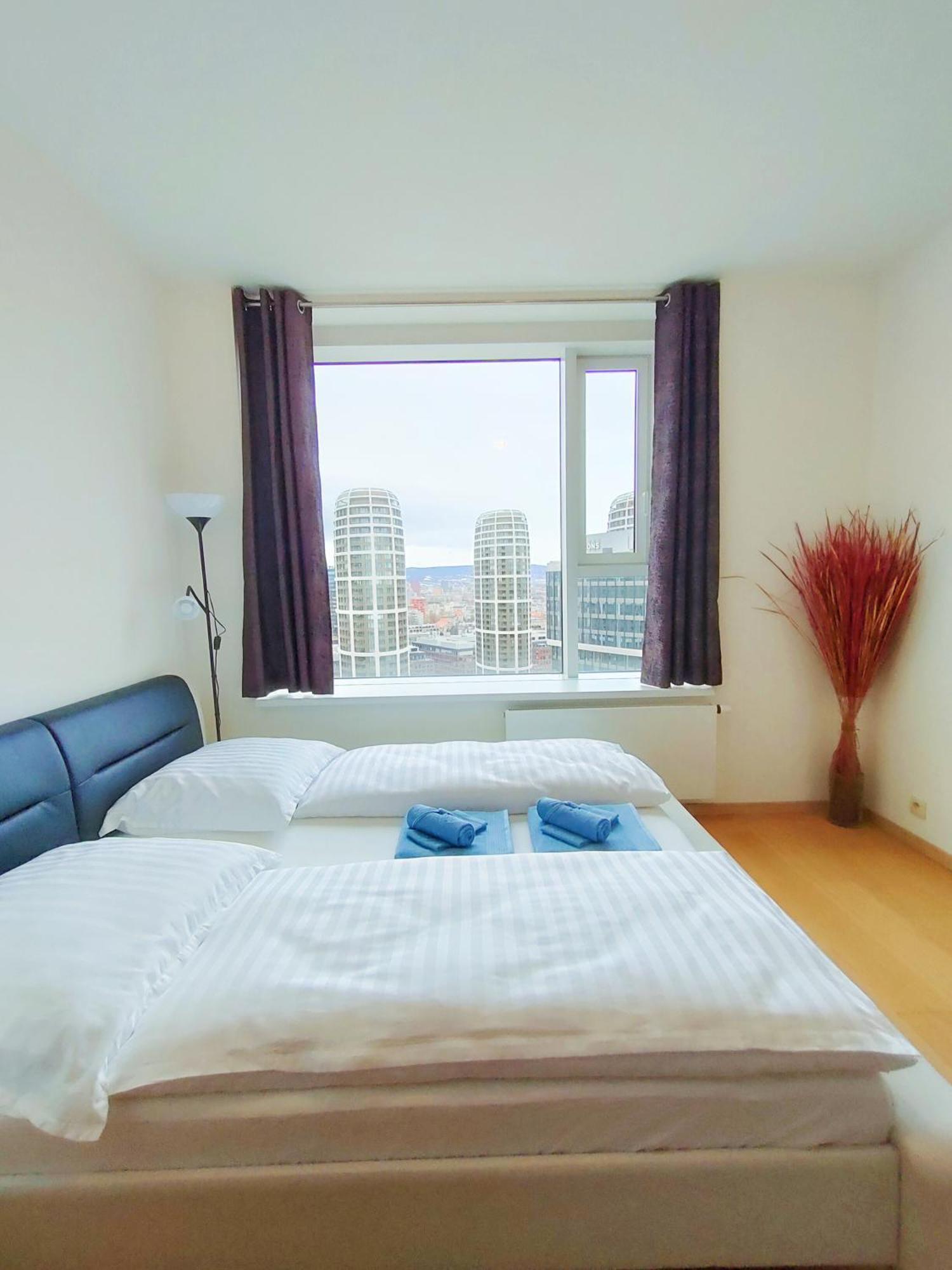 Sag Romantic 22 Floor Panorama Free Parking Free Wifi Apartment Bratislava