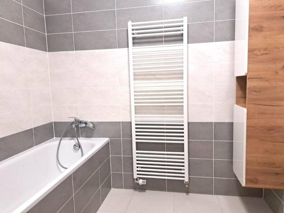Apartment New With Garage Place *