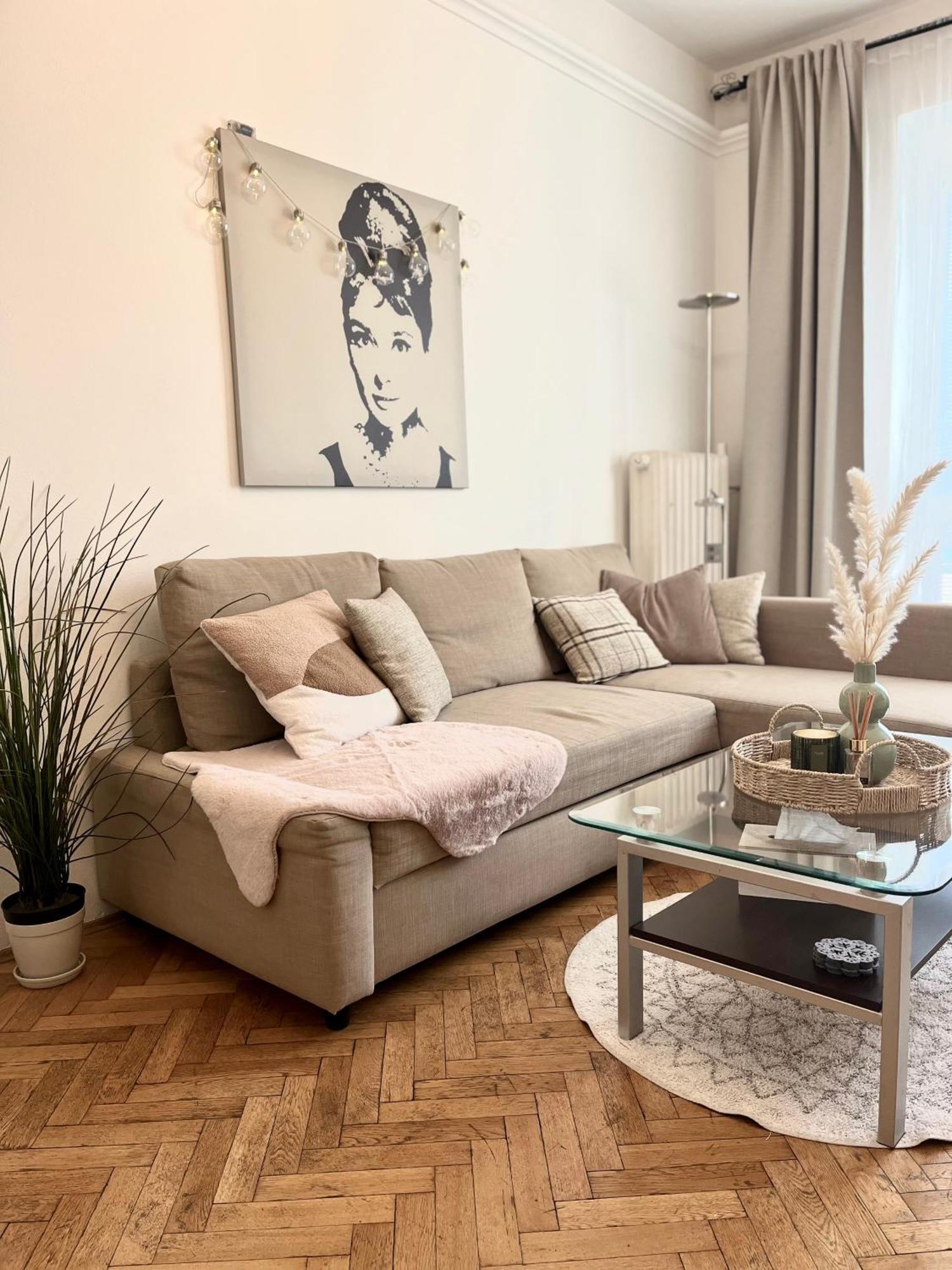 Audrey Hepburn Old Town Air Conditioned Apartment Bratislava