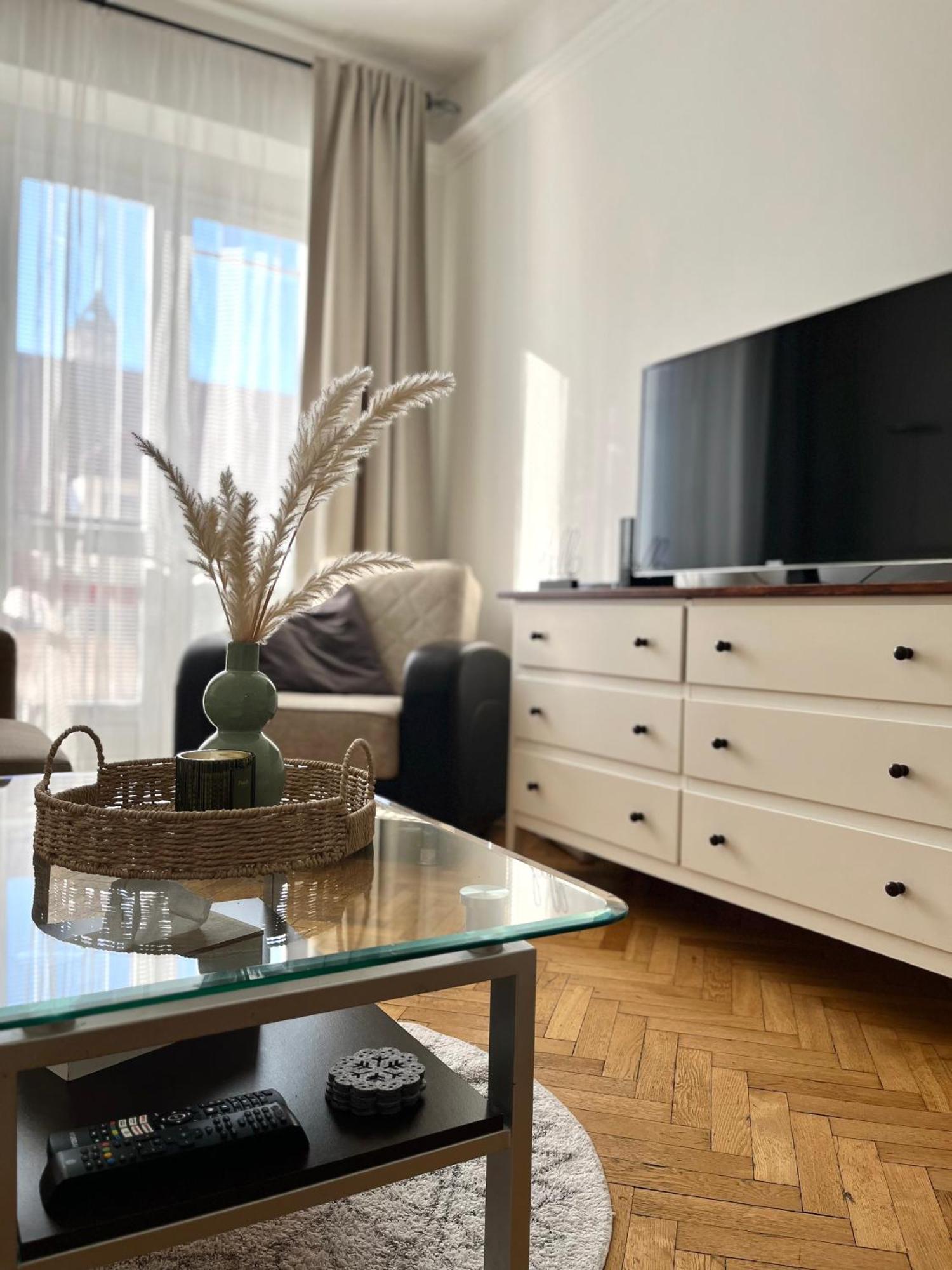 Audrey Hepburn Old Town Air Conditioned Apartment Bratislava