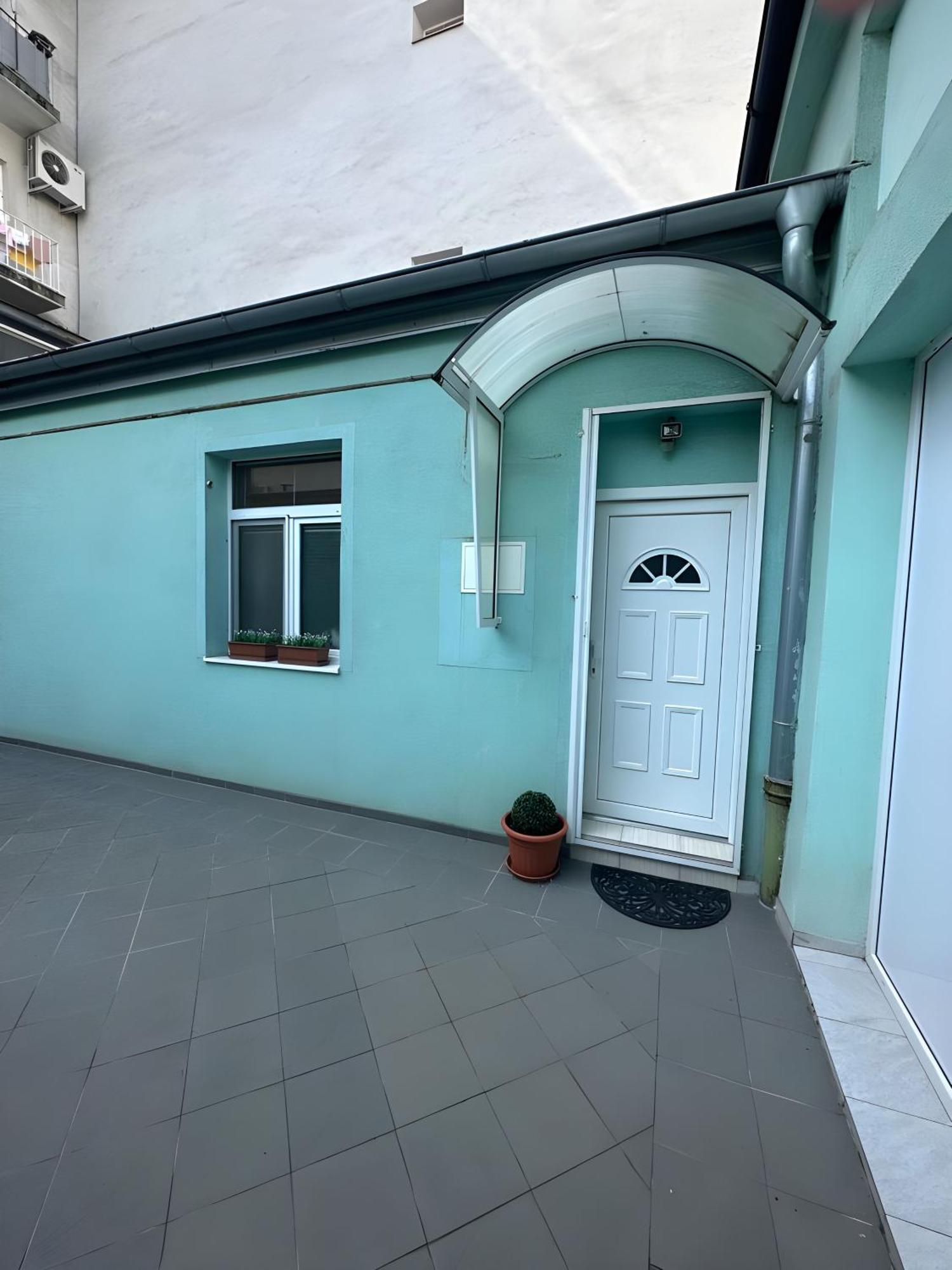 Apartment Blue In Center, Location *