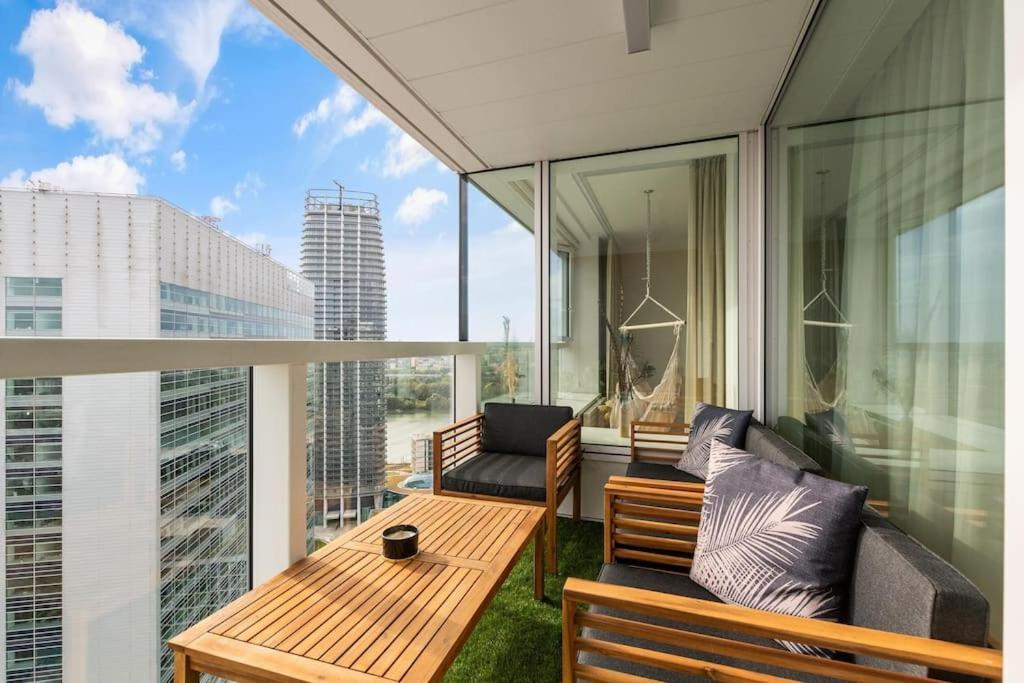 On The Danube, Center, Free Parking Apartment Pressburg