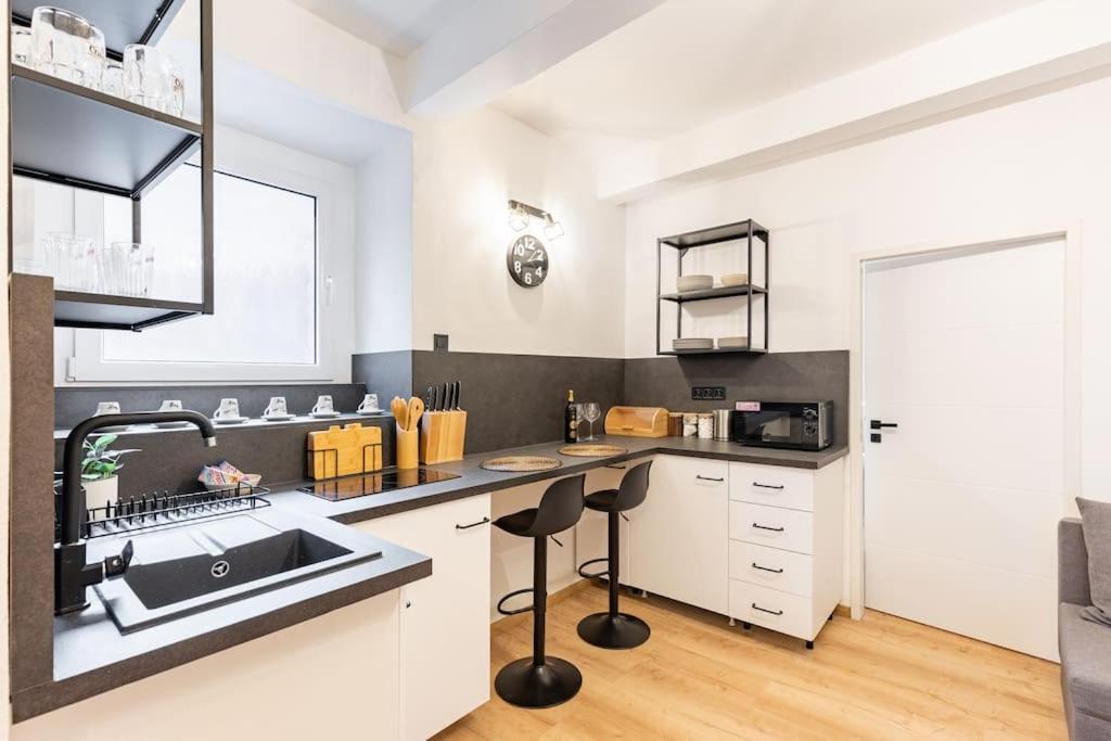 Appartamento Serenity: Urban Garden Retreat